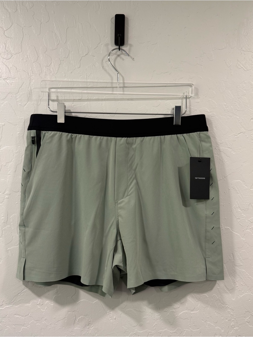 Ten Thousand NWT The Interval Short 5" Green Size XL